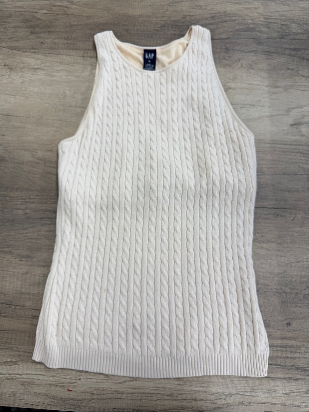 GAP Women sleeveless cable knit sweater - Cream‎ built in bra medium